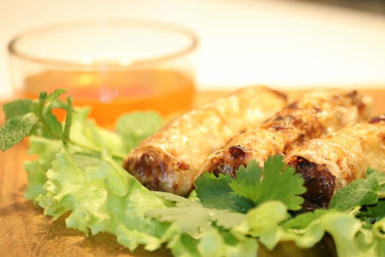 Nem thịt — mit Schweinefleisch